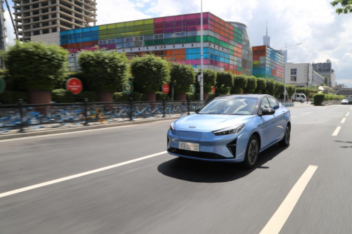 15万起售，实力不输Model 3！试驾江淮iC5