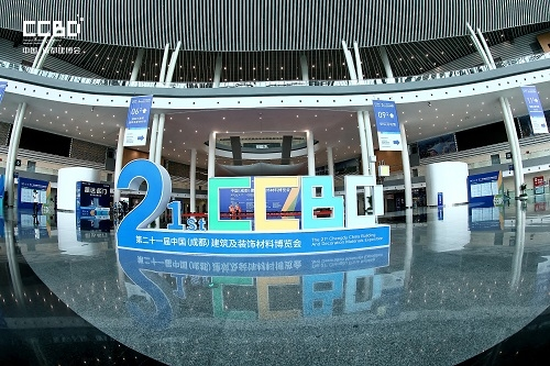 2021年4月15日，第二十一届中国（成都）建筑及装饰材料博览会（简称：2021中国成都建博会）在成都·中国西部国际博览城盛大开幕。本届展会设置门窗、门业及智能...