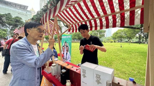 杯酒礼军魂！莫争亮相南京市退役军人创业集市