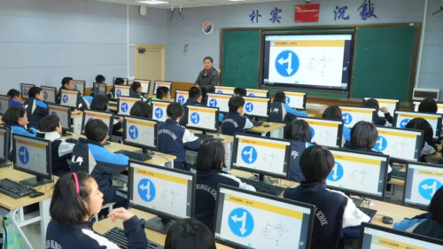 银河麒麟操作系统支撑湖南首个基础教育信创教室投入使用