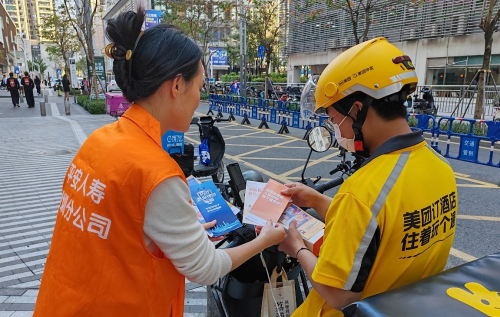 金融消保在身边 保障权益防风险 平安人寿深圳分公司金融反诈宣传走进福田岗厦社区_https://www.izongheng.net_理财_第3张