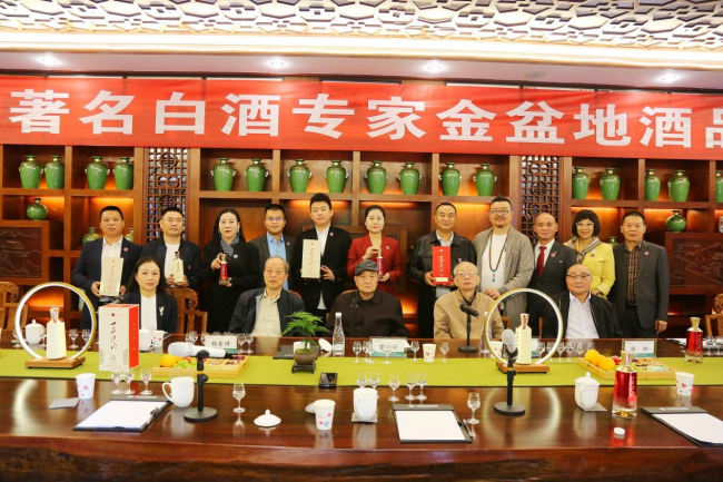 酿酒大师盛赞:一品江山年代系列·1949重新定义“年代酒”标准