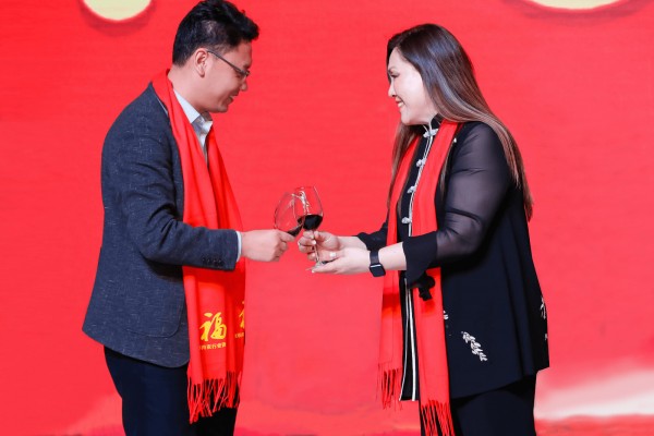 1577153603379694.jpg 合影-郑碧浩.jpg