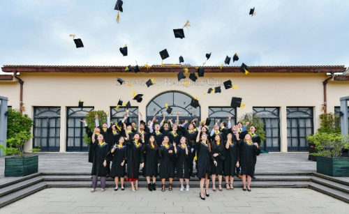 上海英国外籍人员子女学校的学生在国际文凭大学预科课程中取得了优异的成绩