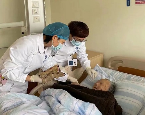刷新高龄记录 | 前海人寿广州总医院妇科成功为近百岁老人实施盆腔巨大肿瘤切除术