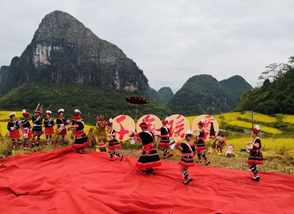 广东连南：瑶族同胞喜迎二十大暨丰收音乐节在千年瑶寨举行  
