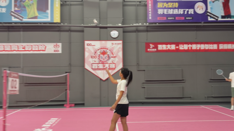 运动护目快乐挥拍|哈尔滨华厦眼科医院首届目立康杯视光会员专属羽毛球赛圆满落幕(图1)