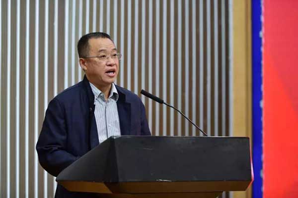 综合 > 正文                    中国建筑装饰协会副秘书长刘原致辞