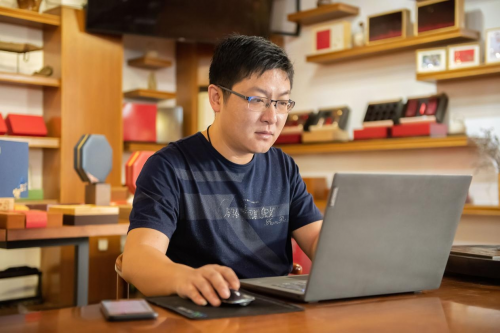 企业风云人物脚踏实地的实干家陈朱丰