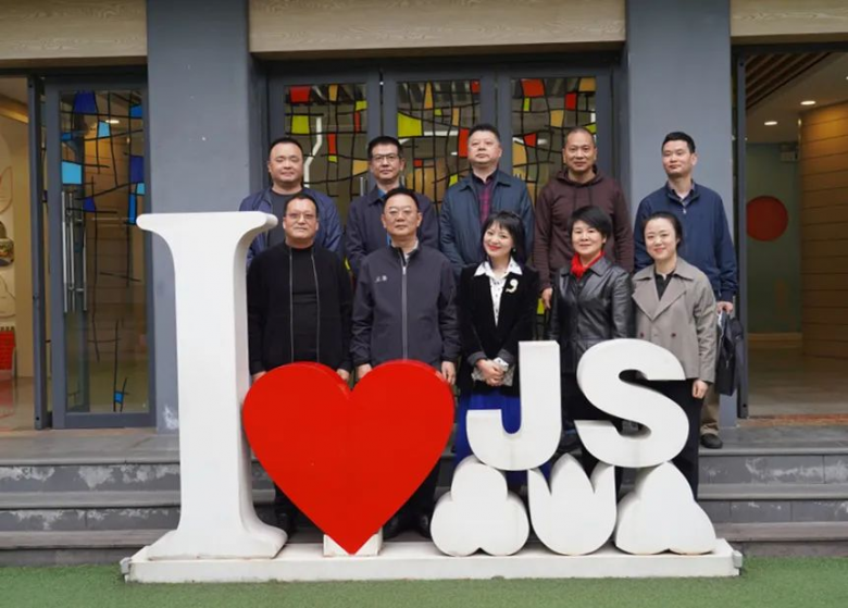 金牛区人大常委会主任张映明走访成都市机第三幼儿园考察君华高科ai